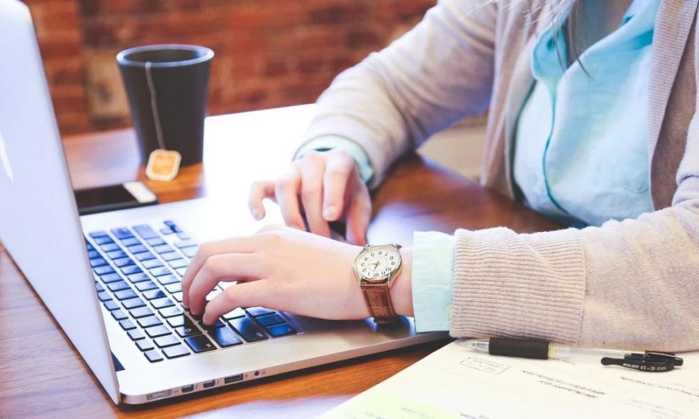 ΕΡΓΑΝΗ ΙΙ: Ερχεται ψηφιακή κάρτα εργασίας - Online ωράριο εργαζομένων